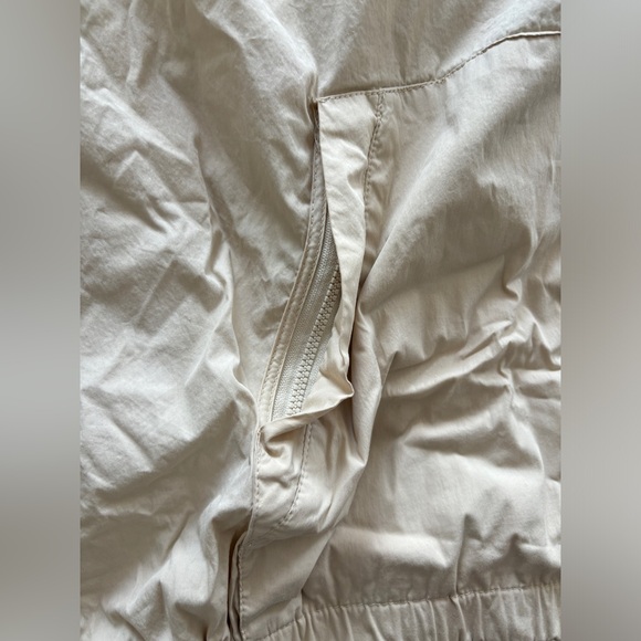 Aritzia TNA windbreaker quarter zip - Picture 7 of 9
